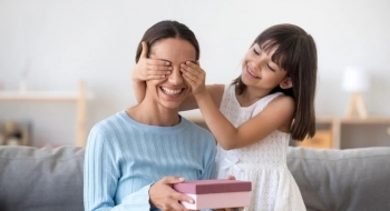 Pesquisa do Procon Goiânia revela variação de até 185% nos preços de presentes para o Dia das Mães